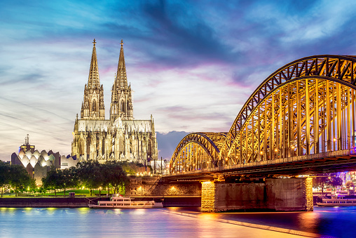 Vue sur l'église de Cologne